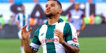 pedrinho-3-gol-ve-1-asistle-takimina-hayat-veren-frikik-ustasi-bq93EVEi.jpg