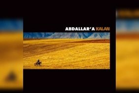 serginin-ikonik-imajlari-vitrindeki-albumler-uzerine-derinlemesine-bir-inceleme-5-ekim-2024-5ziI92Cf.jpg