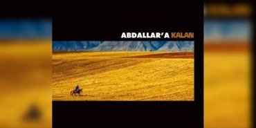 serginin-ikonik-imajlari-vitrindeki-albumler-uzerine-derinlemesine-bir-inceleme-5-ekim-2024-5ziI92Cf.jpg