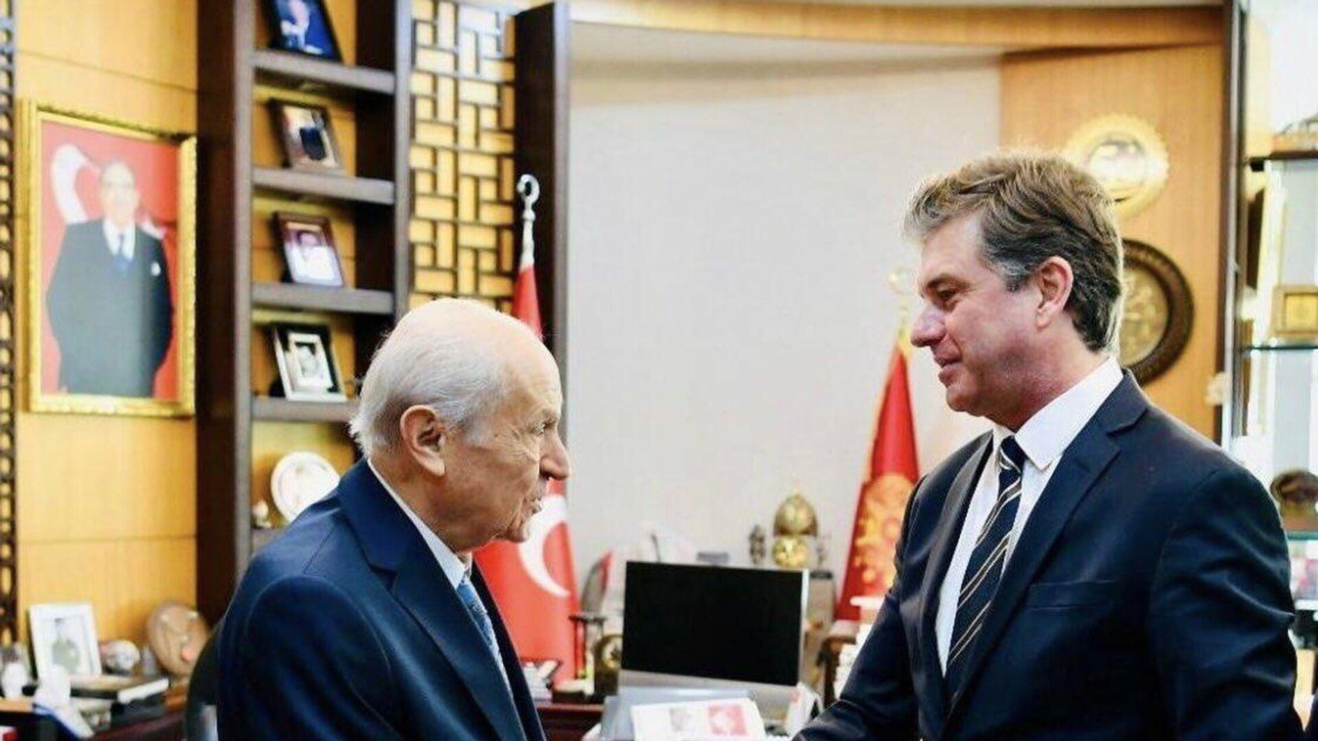 tan-sagturkten-bahceliye-ziyaret-sanata-olan-duyarliligi-kultur-hayatina-buyuk-deger-katmakta-t9VKRHKl.jpg