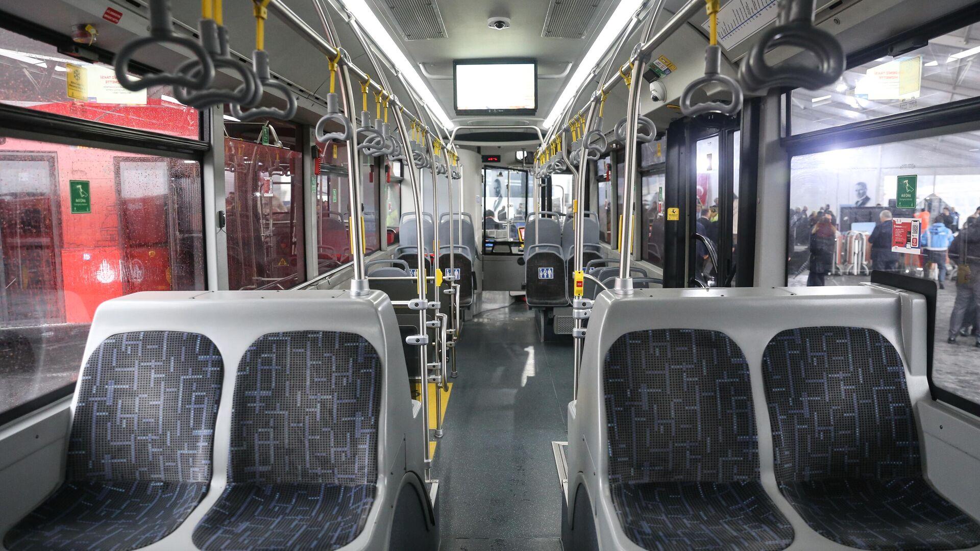 tarihinde-bir-ilk-metrobuste-dogan-yilmaz-bebege-istanbulda-omur-boyu-ulasim-ucretsiz-olacak-JlCqsAXi.jpg