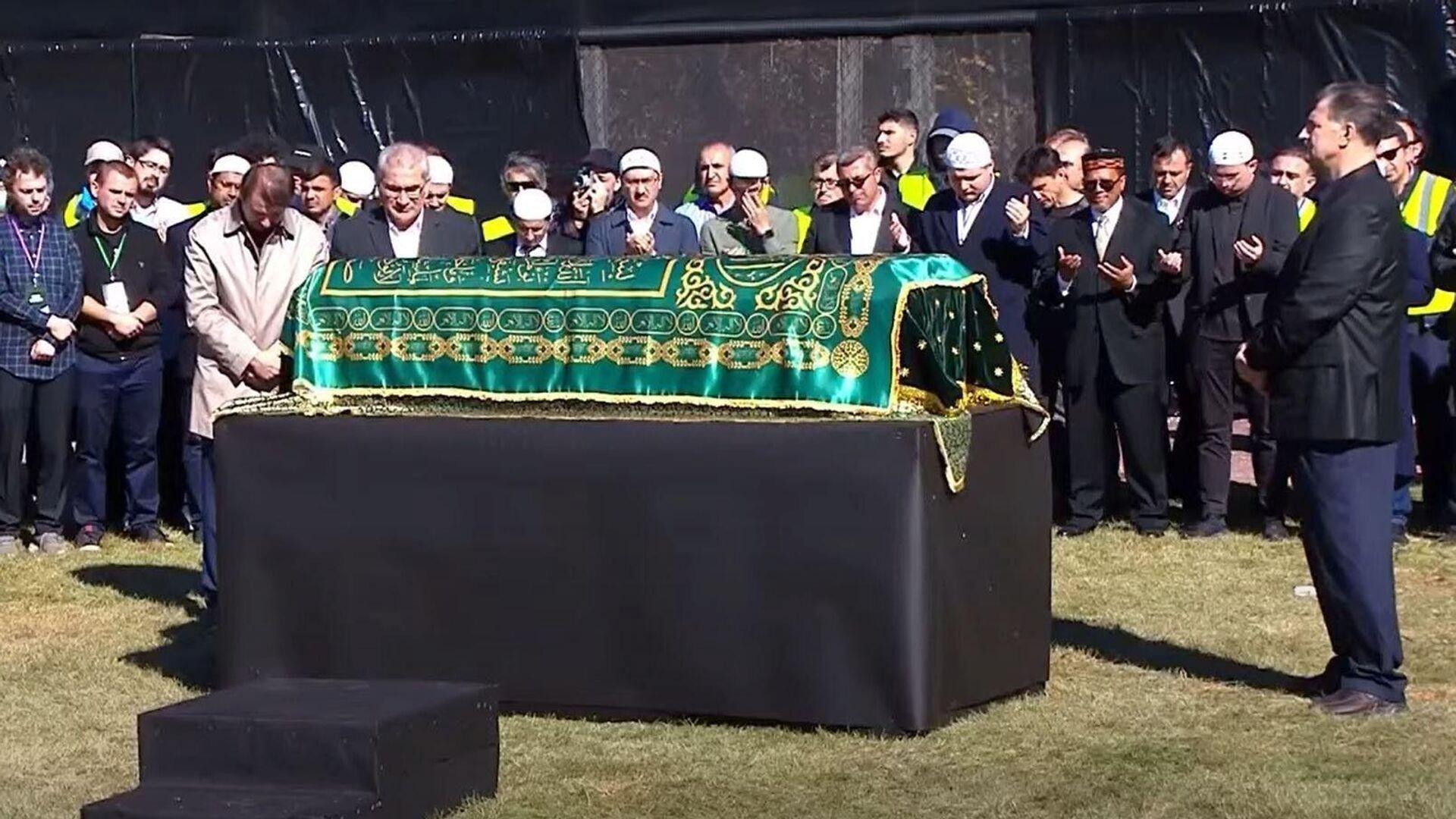 teroristbasi-fethullah-gulen-ciftlik-evine-gomuldu-adil-oksuz-cenazeye-mi-katildi-ipP7NUY2.jpg