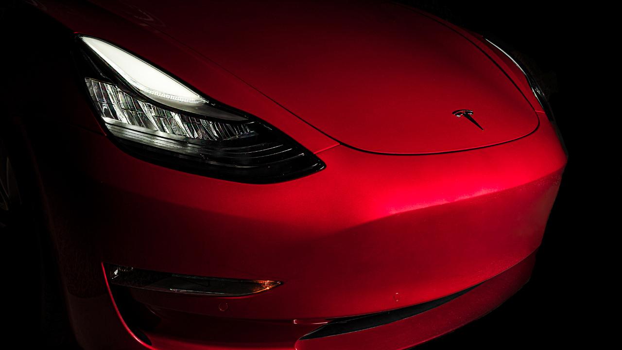 tesla-otomobillerine-bir-sorusturma-daha-yeni-skandal-mi-geliyor-XZUj7nKk.jpg