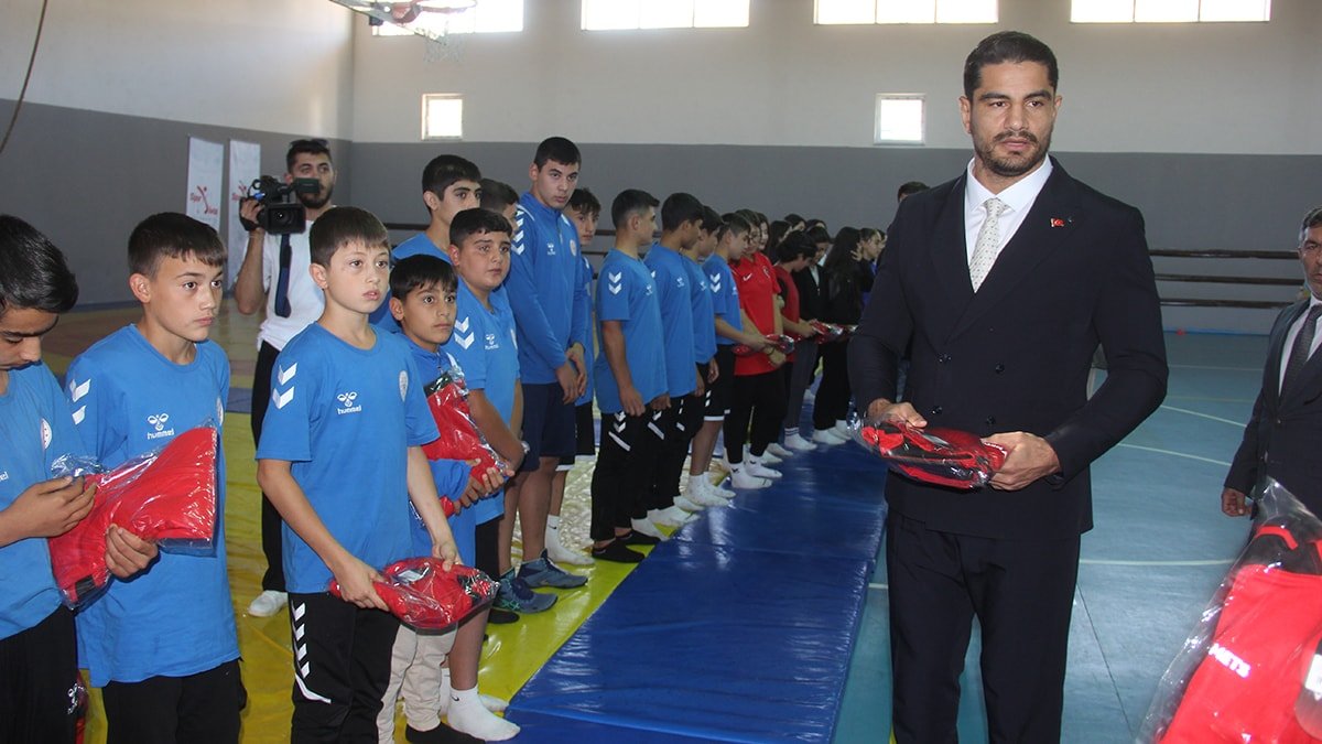 Türkiye Güreş Federasyonu'ndaki Siyasi Tartışmalar