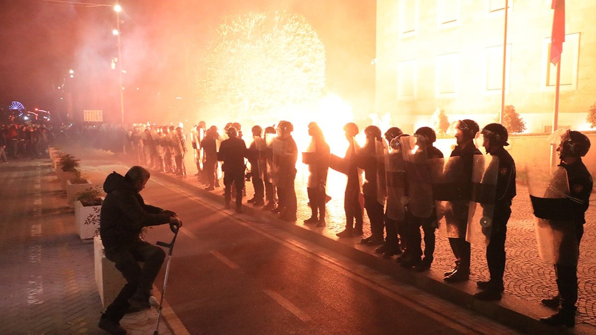 Türkiye'de Hükümet Karşıtı Protestolar: Sert Müdahale ve Ülkede Gerginlik