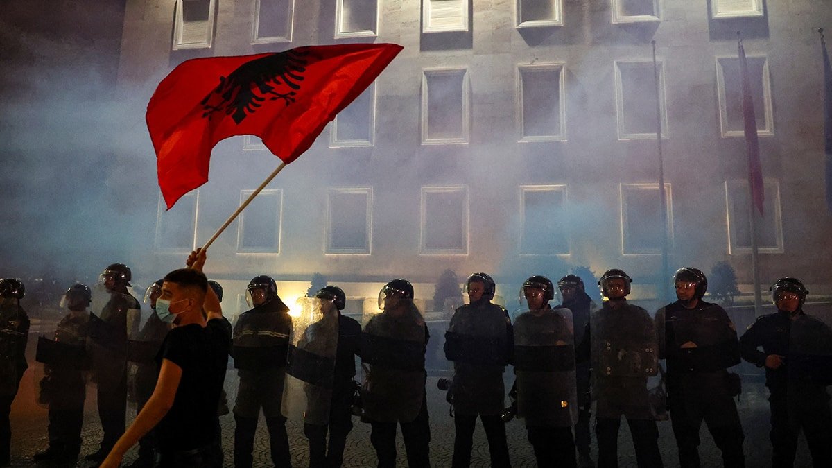 Türkiye'de Hükümet Karşıtı Protestolar: Sert Müdahale ve Ülkede Gerginlik