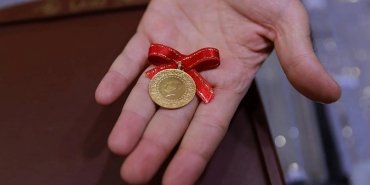 uzman-gorusu-altin-aliminda-banka-mi-kuyumcu-mu-tercih-edilmeli-BfpSPEt7.jpg