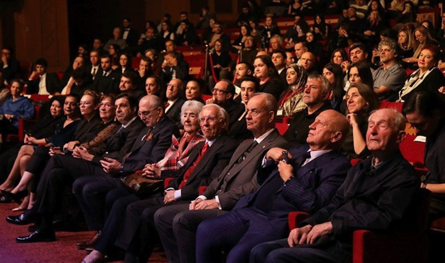 14-uluslararasi-suc-ve-ceza-film-festivali-hukukun-aniden-kapinizi-calabilecegi-bir-gece-7bQ6Hpxt.jpg