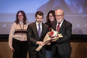 27-ankara-tiyatro-festivalinde-onur-odulu-usta-oyuncu-altan-erkekliye-yasasin-sanat-sanatin-isiginda-bir-donum-noktasi-5qA9CR1z.jpg