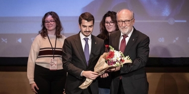 27-ankara-tiyatro-festivalinde-onur-odulu-usta-oyuncu-altan-erkekliye-yasasin-sanat-sanatin-isiginda-bir-donum-noktasi-5qA9CR1z.jpg