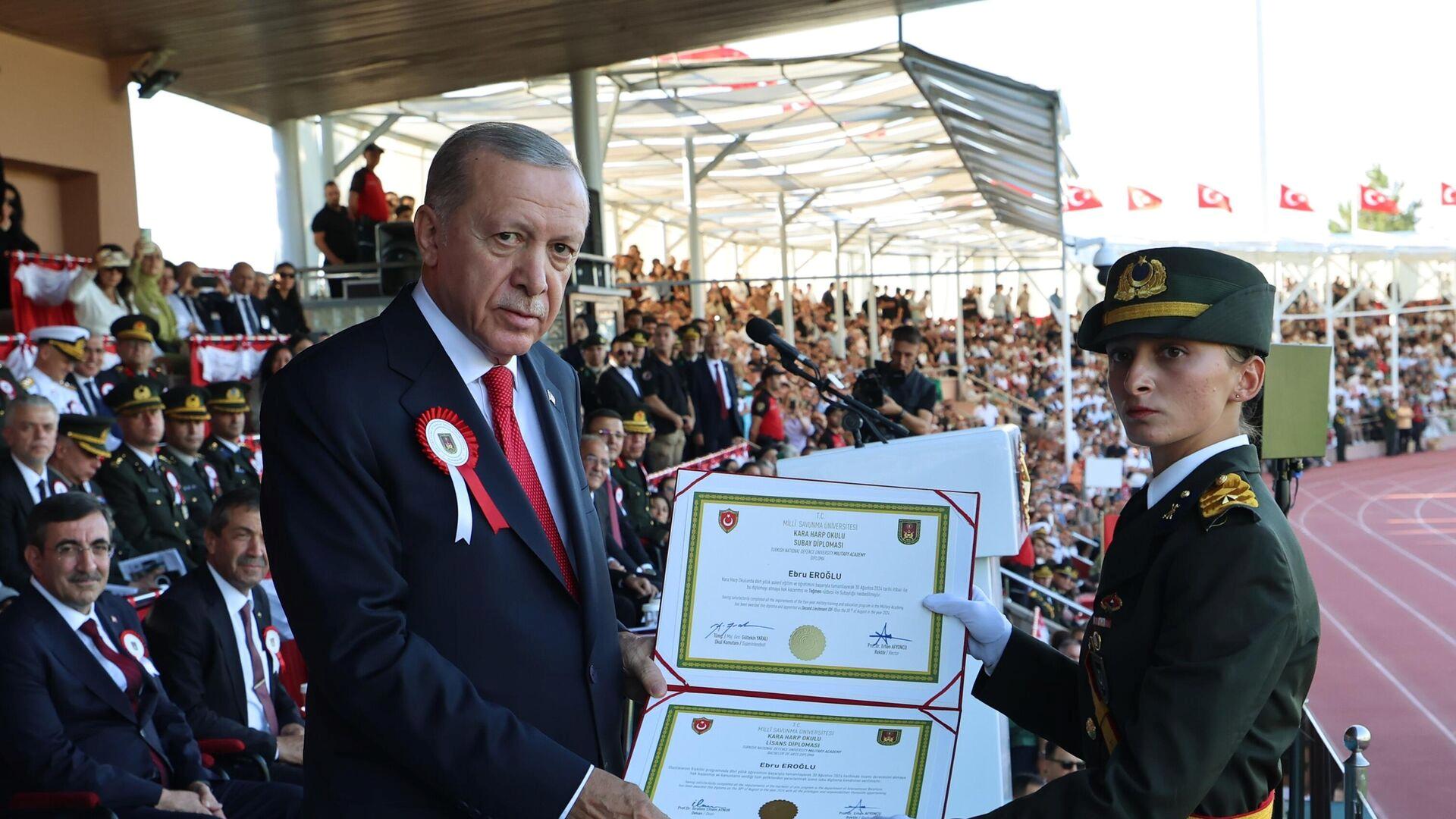 ahmet-hakan-muhalefetin-tegmenler-tutumunu-elestirdi-unutmayalim-ki-bu-cocuklarin-mesaji-guzeldir-diyebilirlerdi-Tbe6V7fX.jpg
