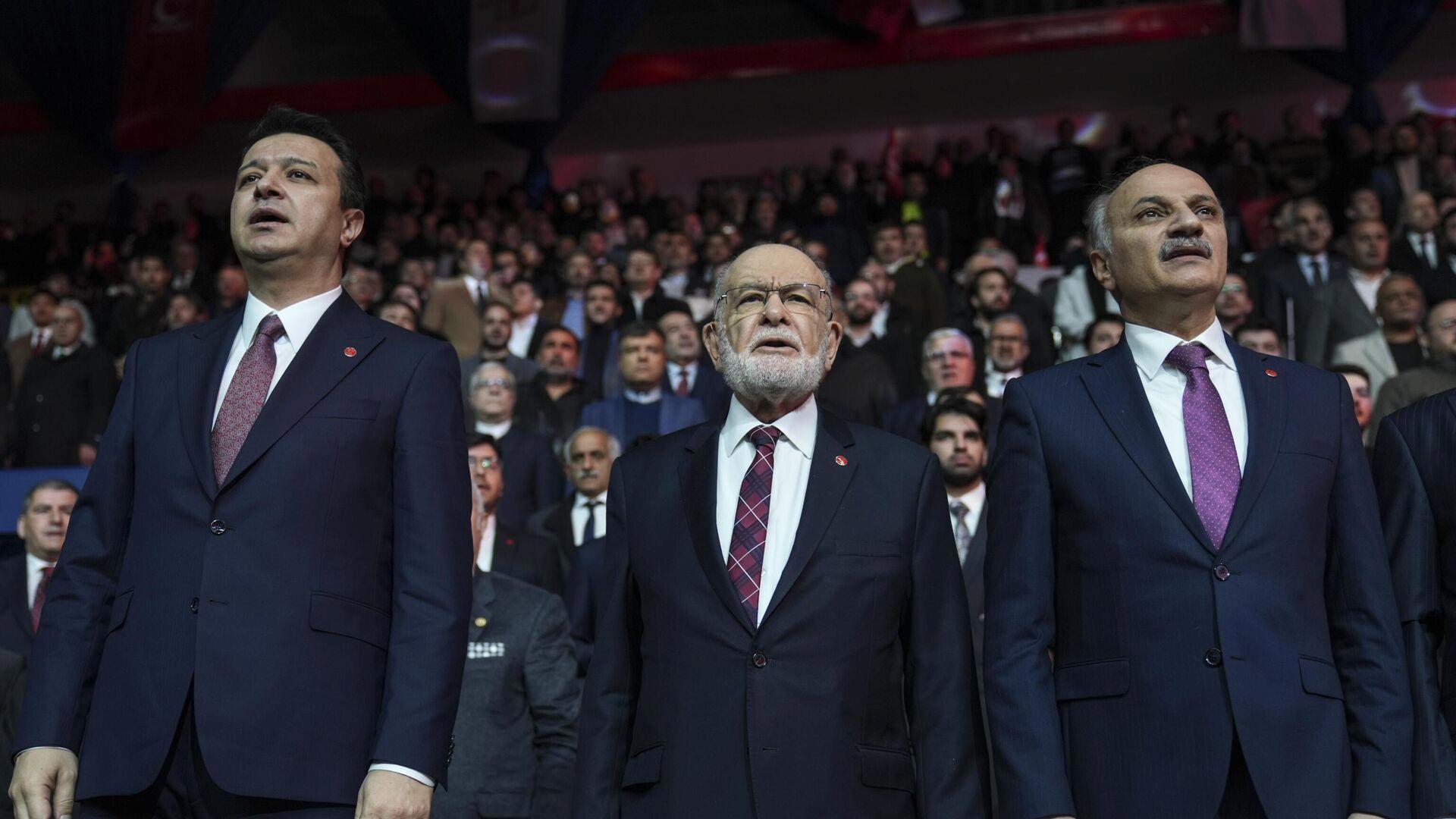 ahmet-hakan-saadet-kongresinde-utanmaz-slogani-atanlarin-vicdani-yok-DxUQJMwj.jpg