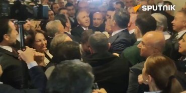 ak-parti-sozcusu-omer-celikten-tepki-meclisteki-saldiri-barbarliktir-mecliste-eskiyalik-kabul-edilemez-f7SVemta.jpg