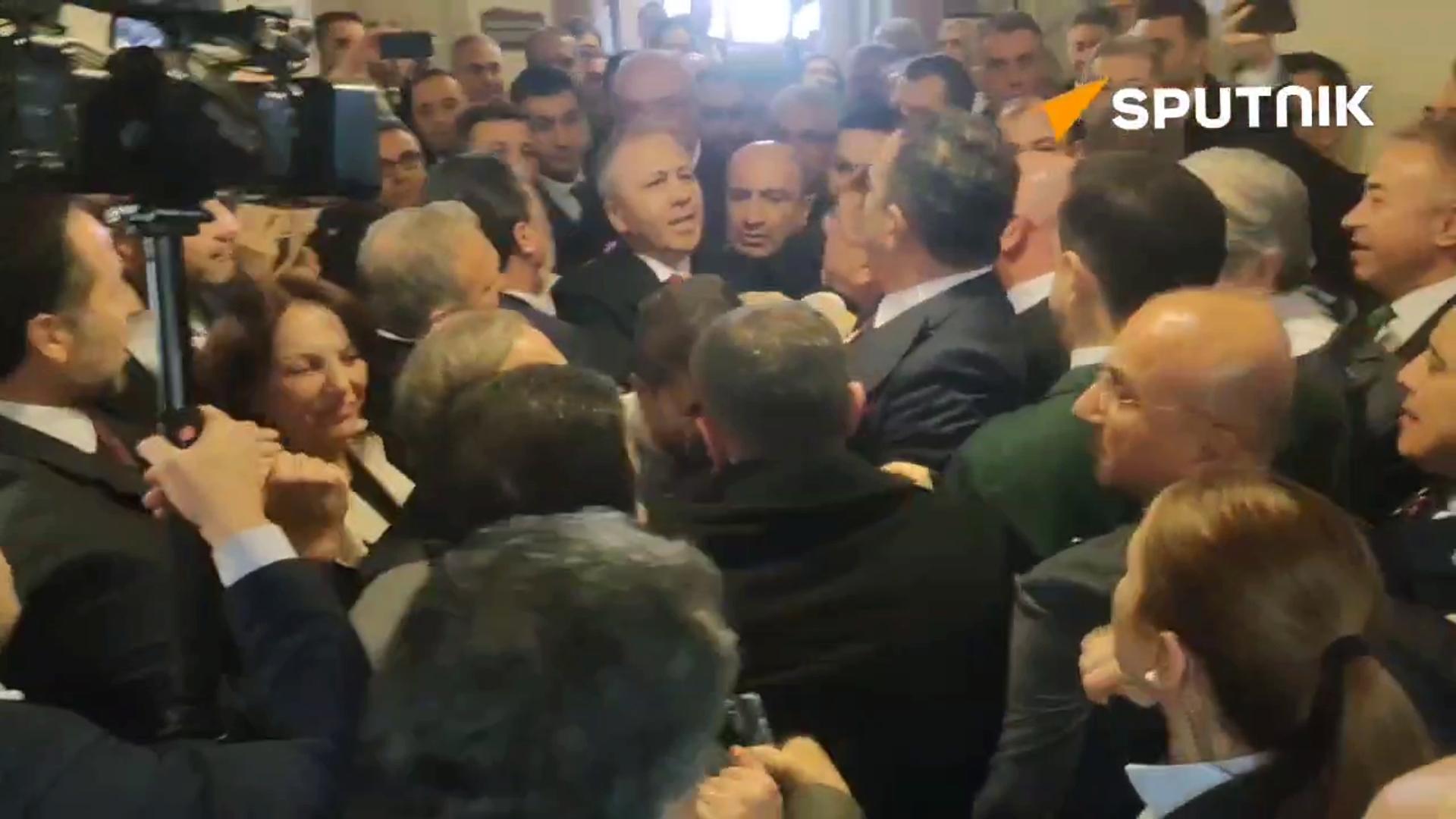 ak-parti-sozcusu-omer-celikten-tepki-meclisteki-saldiri-barbarliktir-mecliste-eskiyalik-kabul-edilemez-f7SVemta.jpg