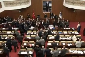 ankara-buyuksehir-belediye-meclisinde-29-ekim-konseri-icin-69-milyon-liralik-butce-tartismasi-yumruklu-kavga-cikti-iKcGbLCZ.jpg