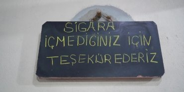 arkadasini-sigara-yuzunden-kaybeden-esnaf-sigarayi-birakanlara-cay-ve-sicak-sut-ikram-ediyoruz-zFbch5U6.jpg