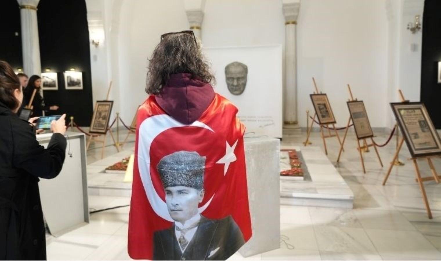 ataturkun-vefatinin-86-yil-donumunde-10-kasim-matemi-sergisinin-derin-anlami-ve-yogun-ilgi-yQAiQq68.jpg
