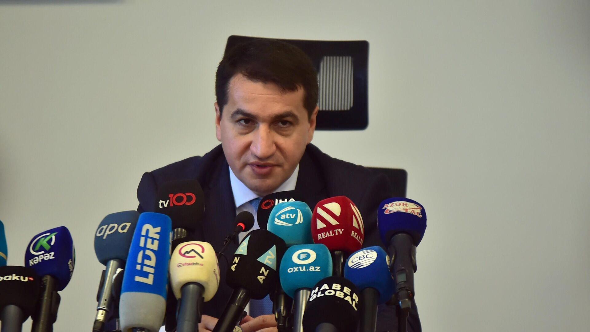 azerbaycan-cumhurbaskani-yardimcisi-haciyev-ab-temcilcisi-borrelli-elestirdi-biz-ve-barbarlar-soylemine-benziyor-D4jMuBvs.jpg