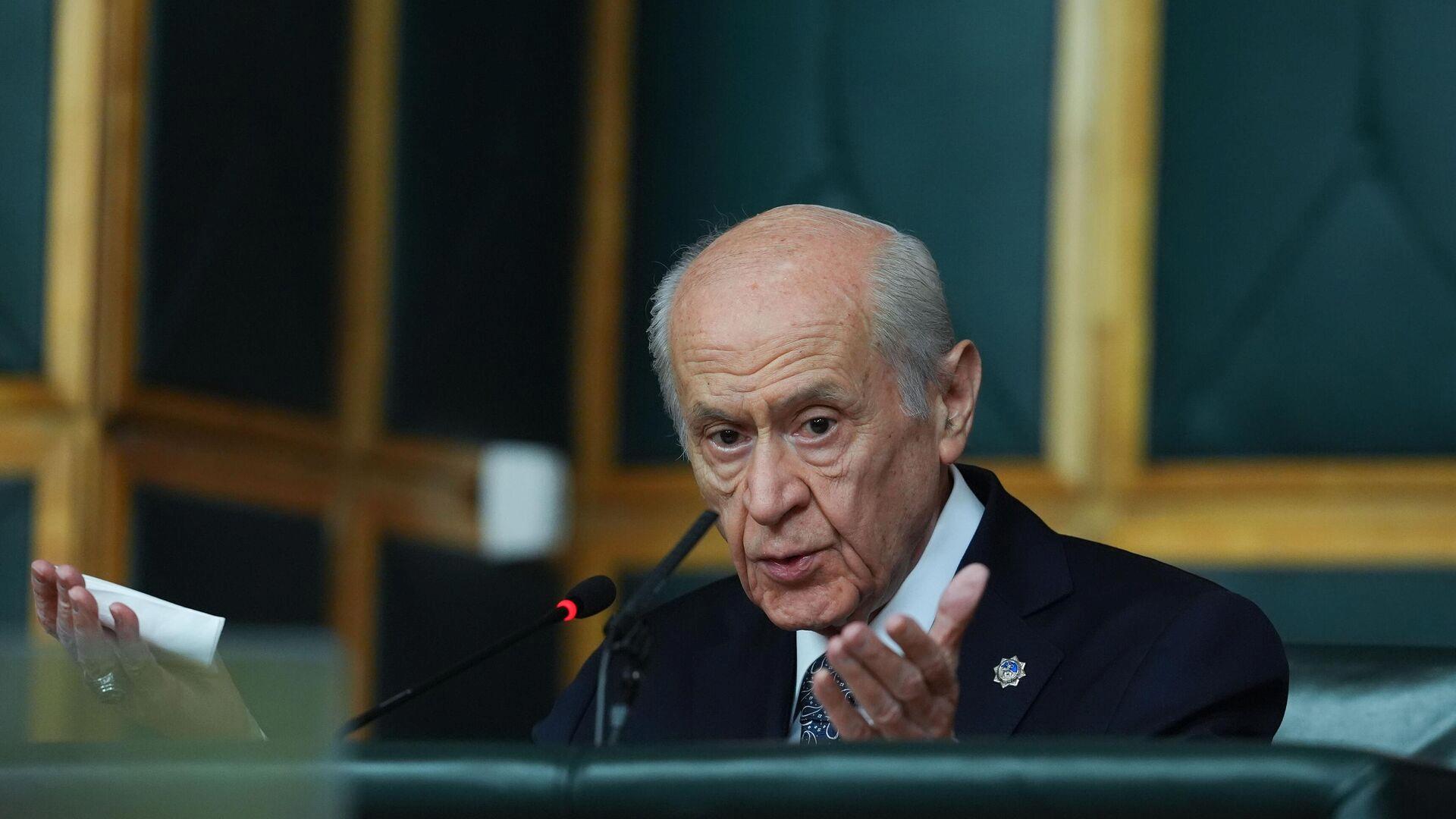bahceli-gorus-ayriligi-sorusuna-basin-mensubu-kardeslerim-diyerek-sert-tepki-gosterdi-meslegini-birak-gmayLIUO.jpg