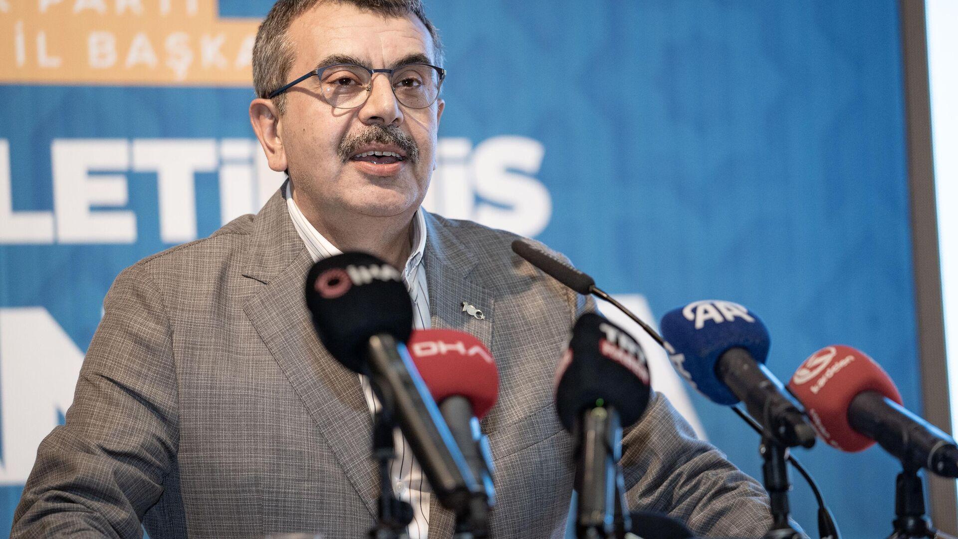 bakan-tekin-dunya-capinda-ses-getirecek-sanatcilarin-yetisme-surecinde-bizim-sorumlulugumuz-oldugununfarkindayiz-TVkLWkql.jpg