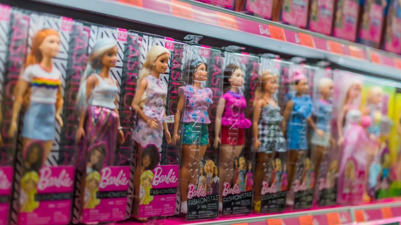 barbie-bebekler-eglenceli-bir-oyuncak-mi-sok-edici-bir-baglanti-mi-3pvdlI8T.jpg