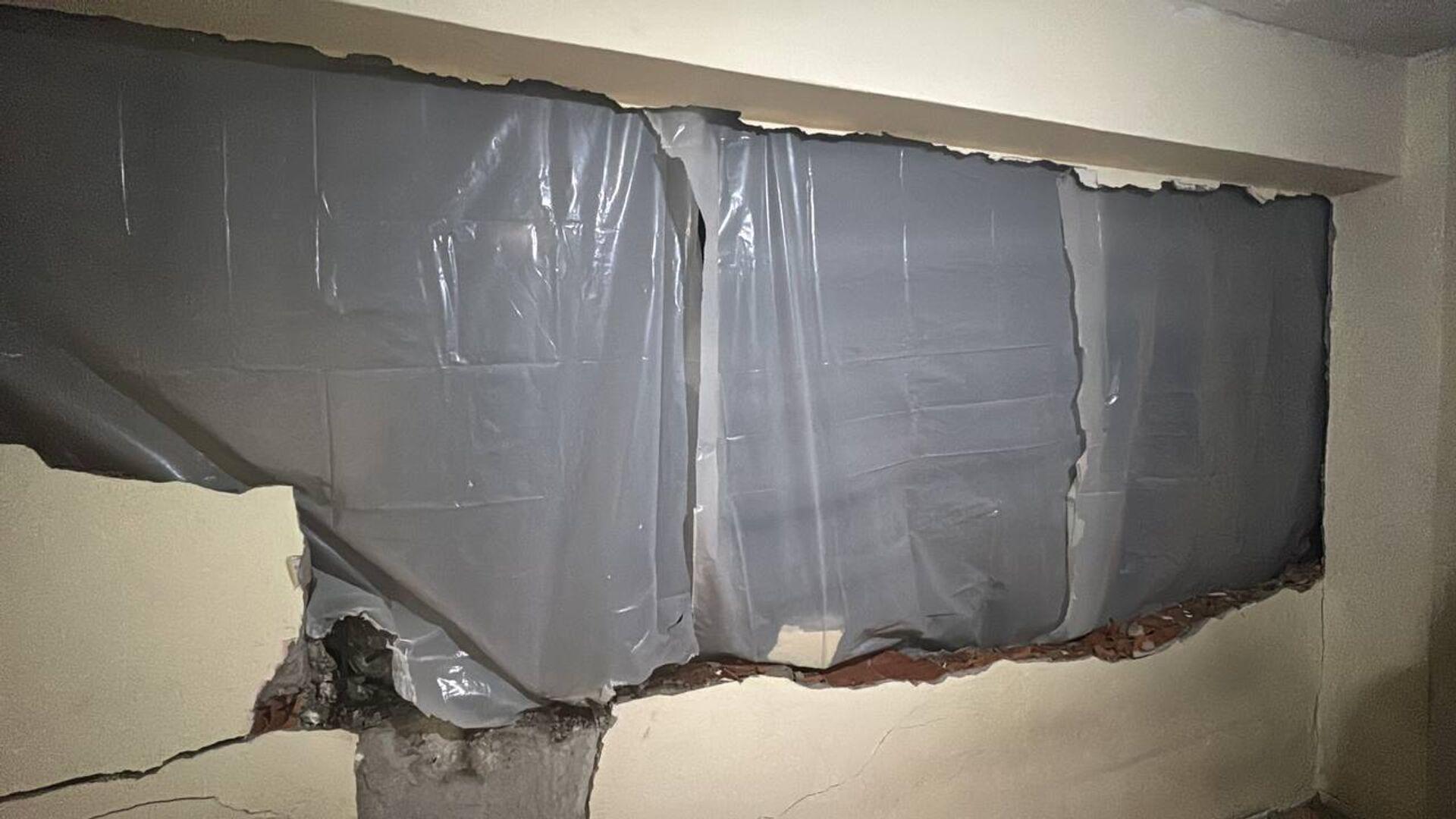 bitisik-binasi-yikilan-apartman-duvarsiz-kaldi-sizin-binayi-yapan-muteahhit-buraya-duvar-ormemis-vgQ7X7sl.jpg