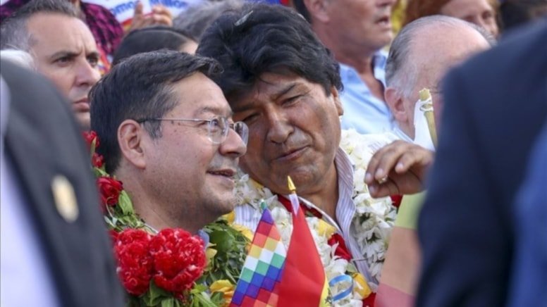 Bolivya Meclisi'nde Domates Savaşı: Siyasi Çatışmaların Tadı!