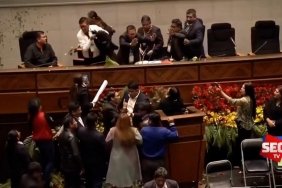 bolivya-meclisinde-domates-savasi-siyasi-catismalarin-tadi-yhzUYMD1.jpg