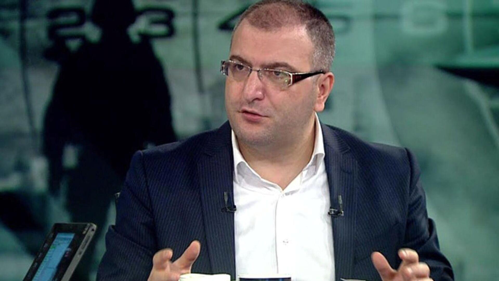 cem-kucuk-o-yemini-edip-millete-kilic-ceken-kim-varsa-bedelini-odemeli-eroglunun-yaptigi-paralel-yemin-mPrVRqfF.jpg