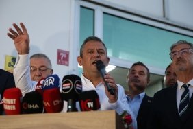 chp-genel-baskani-ozgur-ozel-polisler-ahmet-ozeri-yatak-odasina-gidip-uyandirdi-U3kwRs7i.jpg