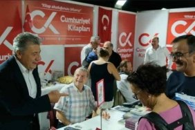cumhuriyet-kitap-standi-antalya-kitap-fuarinda-ziyaretcilerin-yogun-ilgi-odagi-MSw4BQIl.jpg