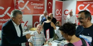 cumhuriyet-kitap-standi-antalya-kitap-fuarinda-ziyaretcilerin-yogun-ilgi-odagi-MSw4BQIl.jpg