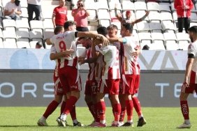 devlerin-mucadelesinde-alexin-zaferi-DVKfER4K.jpg