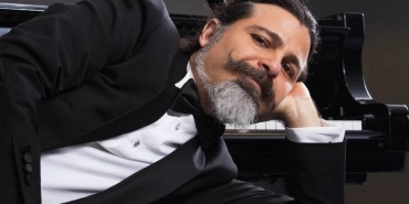 duygularin-tinisi-piyanist-ve-besteci-hakan-a-tokerin-dokuz-konserlik-ihtisamli-yolculugu-basladi-hCsZsDAy.jpg