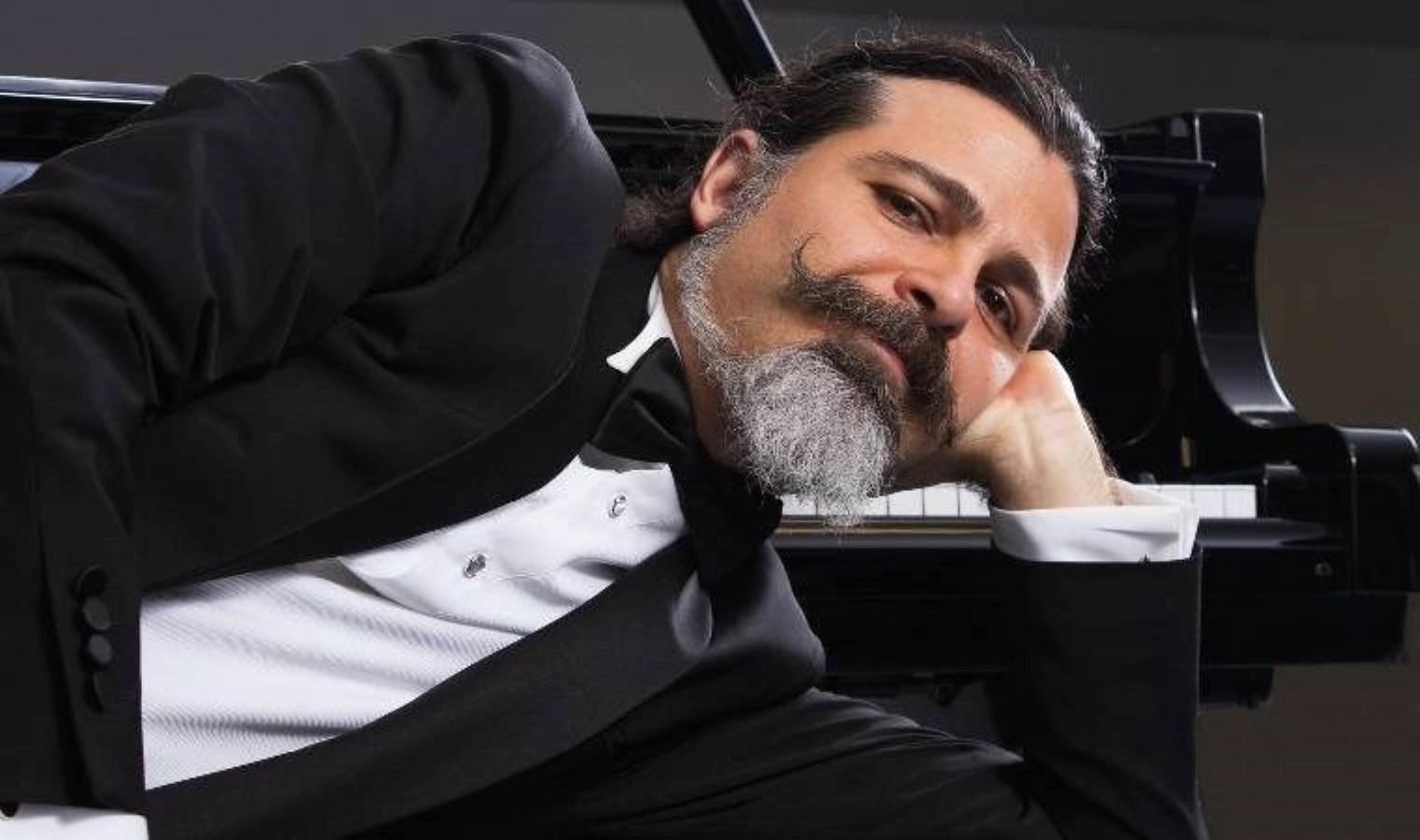 duygularin-tinisi-piyanist-ve-besteci-hakan-a-tokerin-dokuz-konserlik-ihtisamli-yolculugu-basladi-hCsZsDAy.jpg