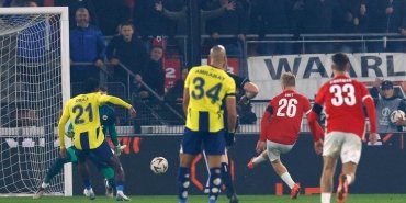 fenerbahce-az-alkmaara-yenildi-dort-gol-ve-kacan-penalti-6UlVr5Wz.jpg
