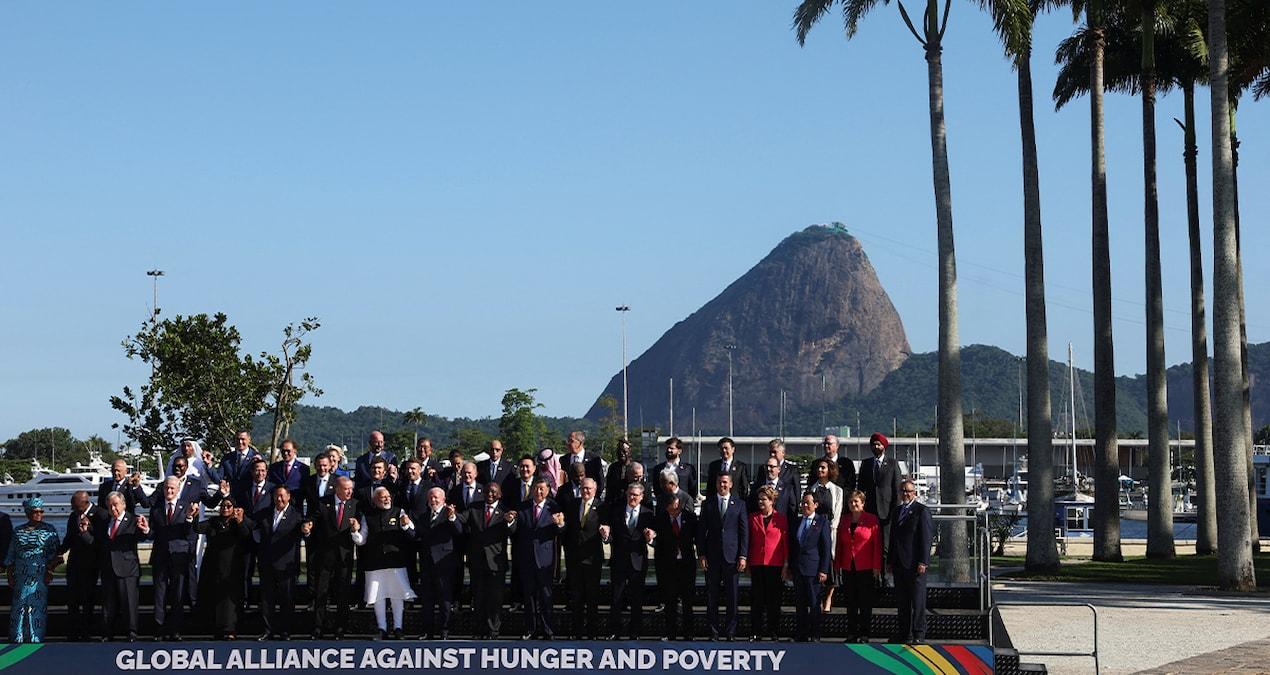 g20-zirvesinde-dogu-batinin-onunde-aile-fotografinin-anlami-iBEEASAe.jpg
