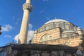 istanbulda-439-yillik-tarihi-mehmed-aga-camiine-plastik-pencere-takildi-6hxhzMME.jpg