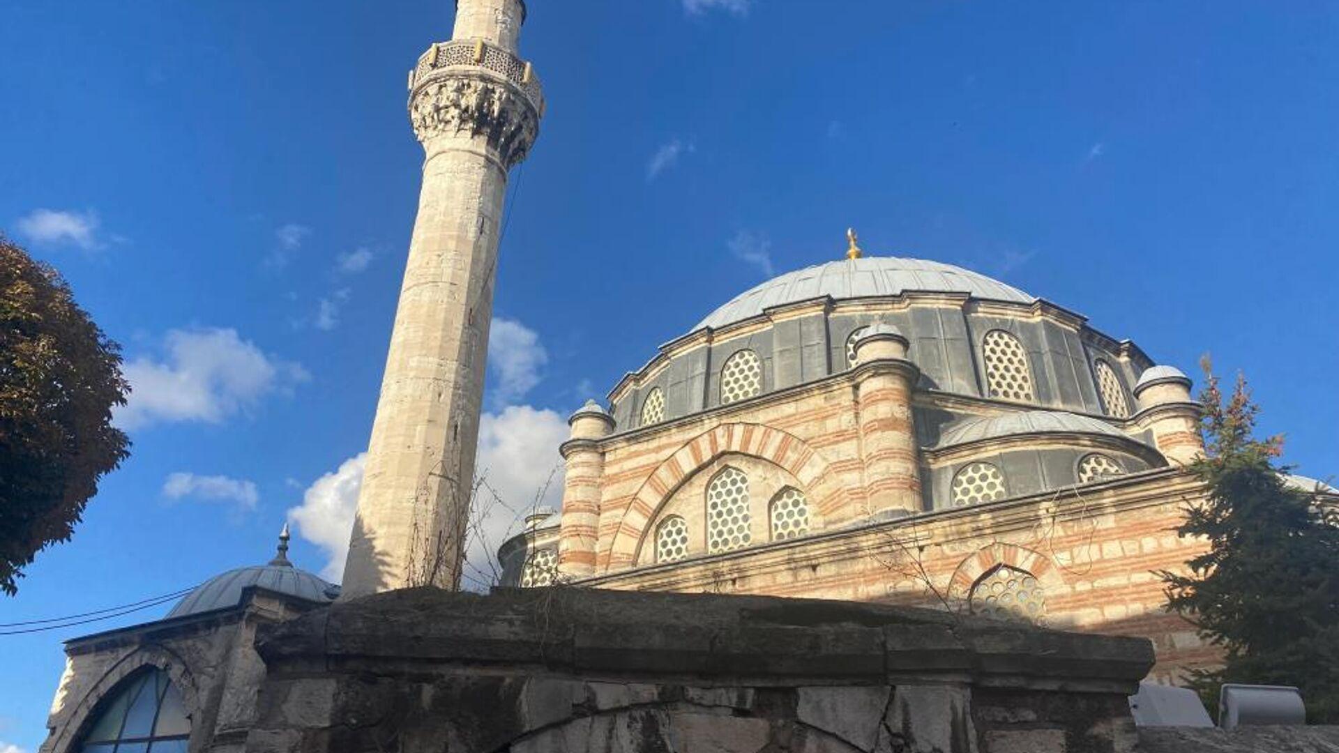 istanbulda-439-yillik-tarihi-mehmed-aga-camiine-plastik-pencere-takildi-6hxhzMME.jpg
