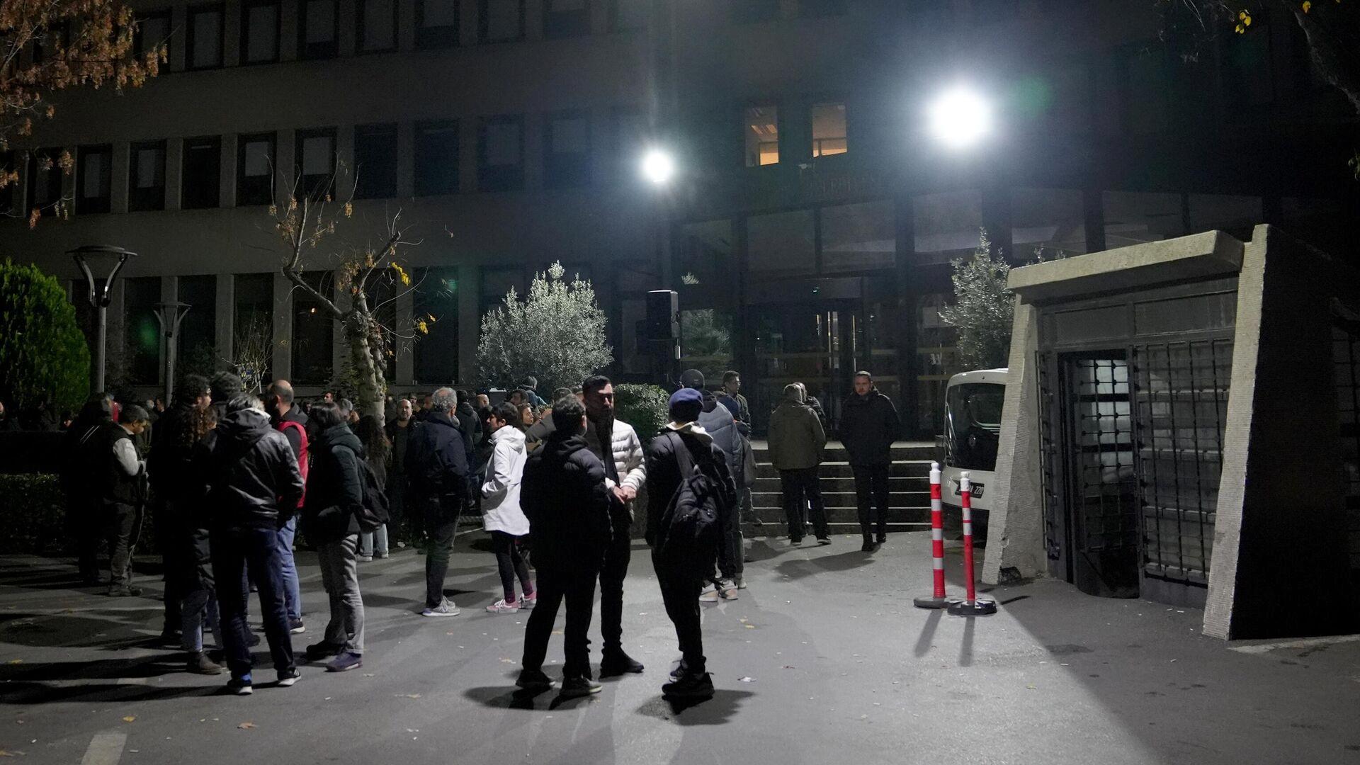kadikoy-belediyesi-iscilerinin-aldigi-grev-karari-bir-dakika-surdu-AmrT3UJO.jpg