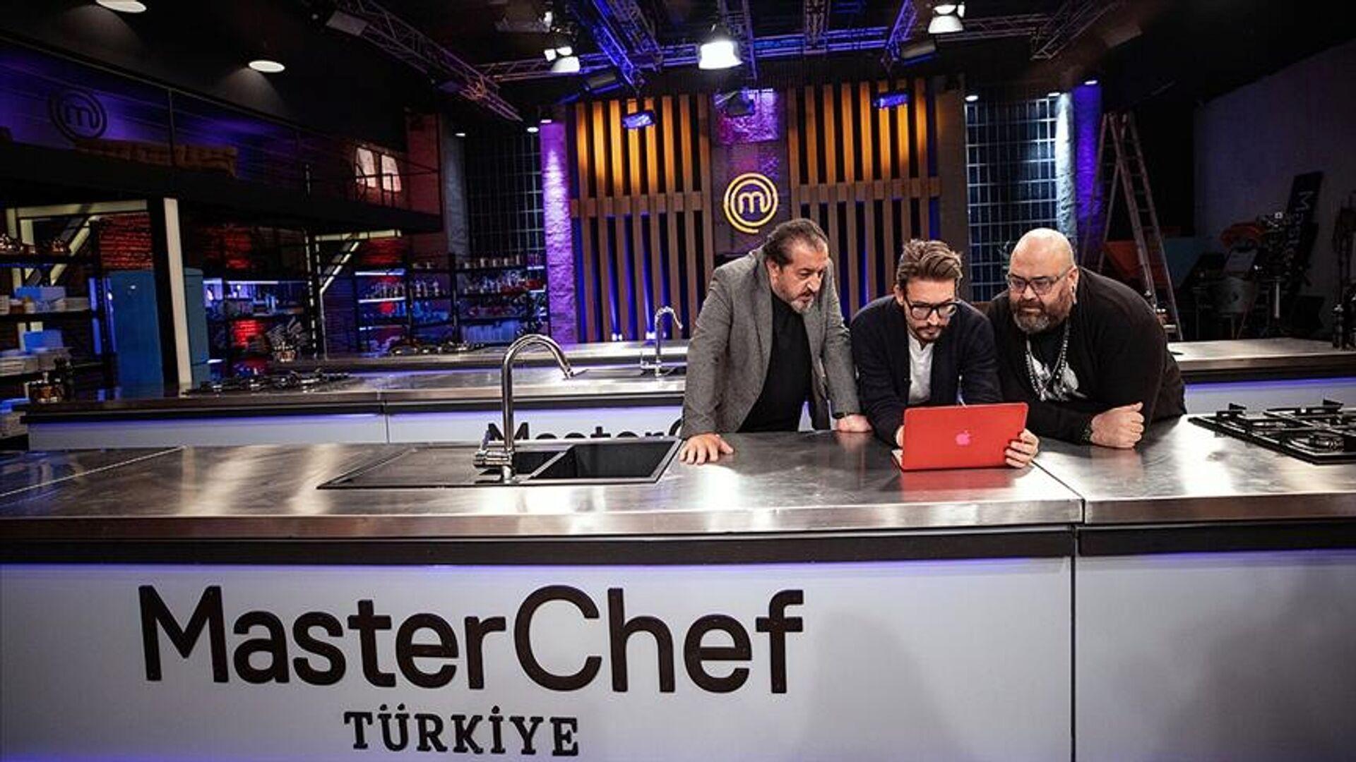 masterchef-2024te-veda-zili-caldi-elenen-isim-belli-oldu-bunca-kurgunun-icinden-ciktigi-icin-mutluyum-G92kShLT.jpg