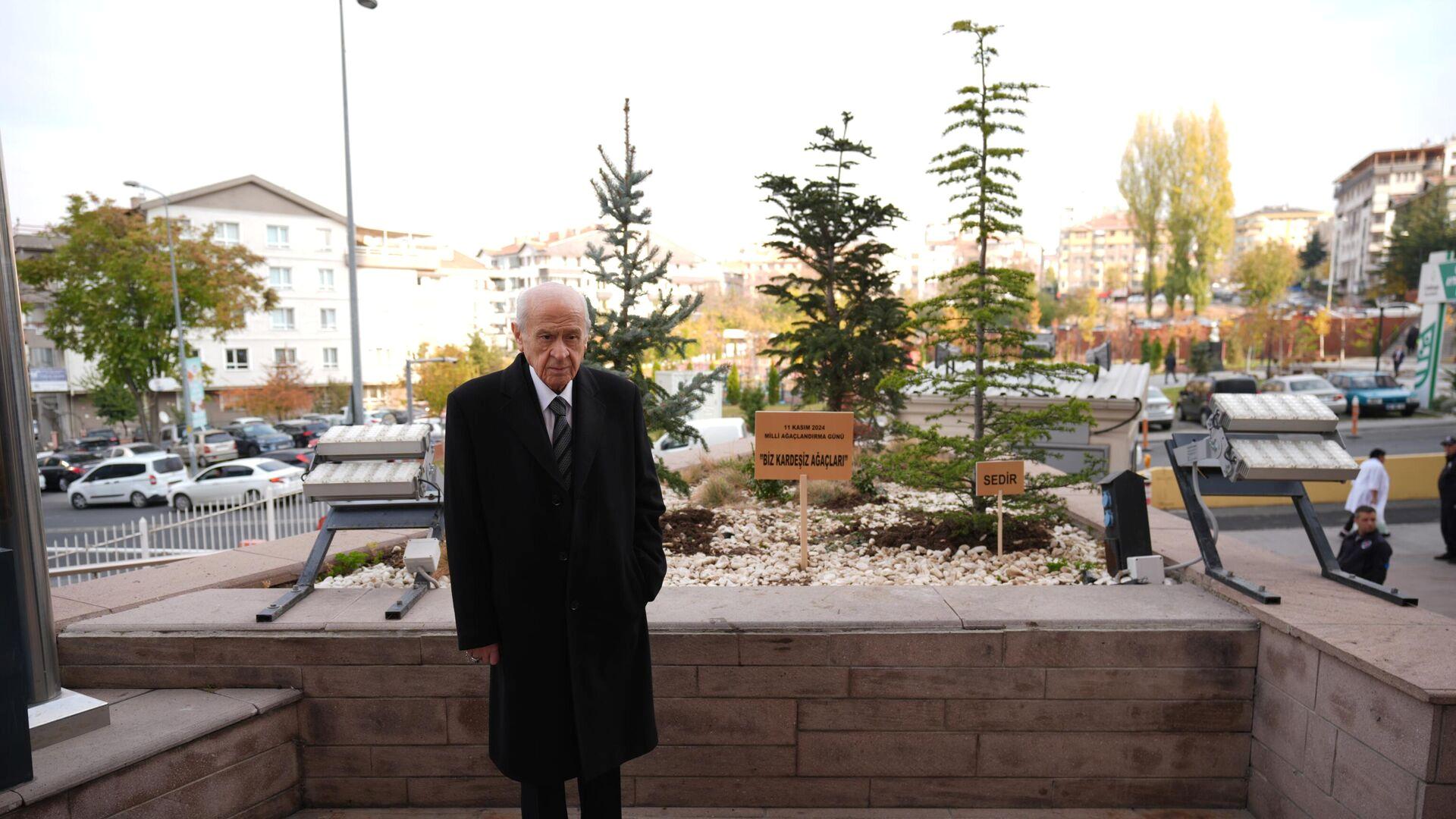 mhp-genel-baskani-bahceli-agac-dikim-seferberligi-baslatti-toplumu-olusturan-her-unsurdaki-insanimiz-kardesimizdir-YBTPI9VL.jpg