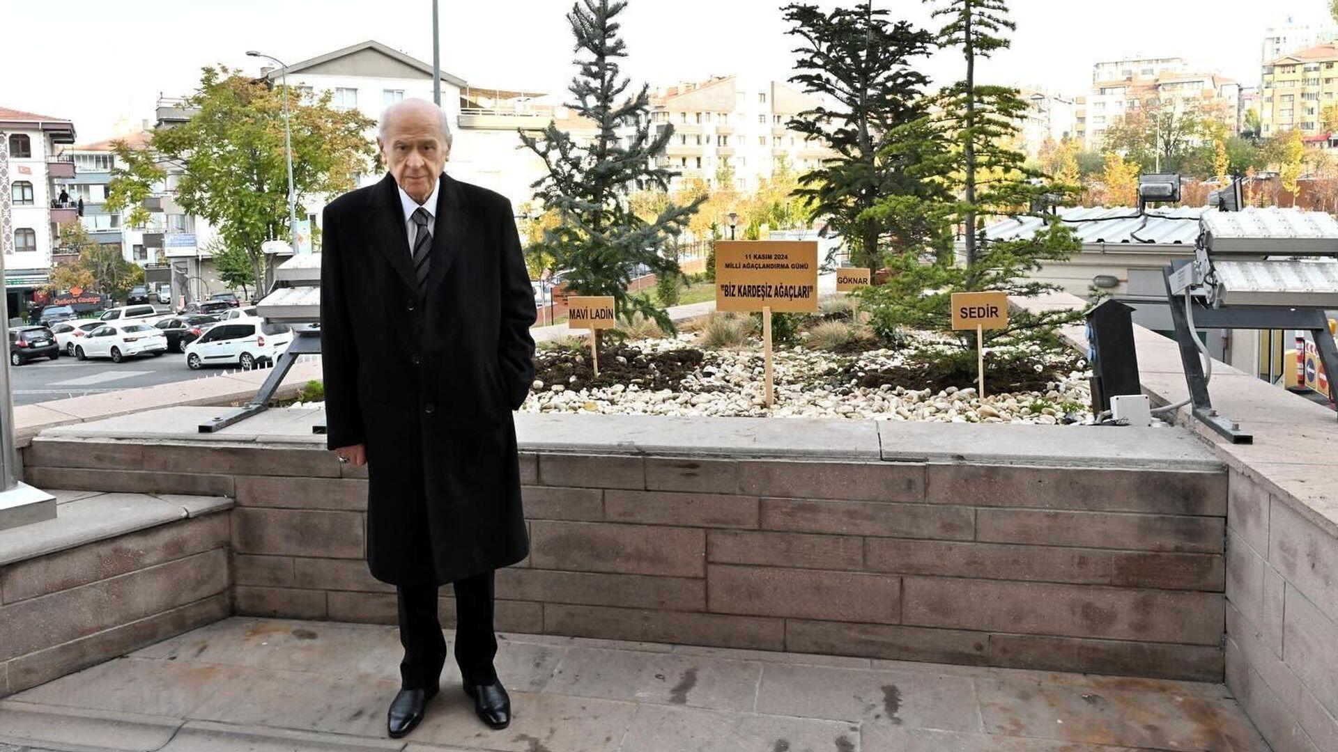 mhp-lideri-devlet-bahceli-genel-merkeze-diktigi-3-agacin-anlamini-acikladi-9p7S6QsG.jpg