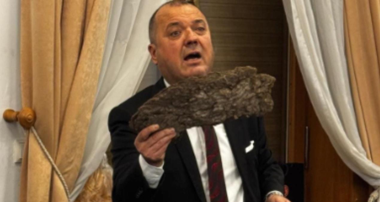 tarim-ve-hayvanciligin-sonu-mecliste-sut-ekmek-ve-tezek-uzerine-tartismalar-mzfZblP8.jpg