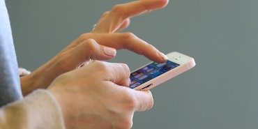 telefon-ekranina-dikkat-20-20-20-kuraliyla-goz-sagliginizi-koruyun-hD1wBI2N.jpg