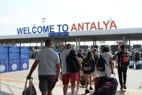 turkiye-10-ayda-546-milyon-ziyaretci-agirladi-yabanci-ziyaretci-sayisi-artti-3I62s36L.jpg