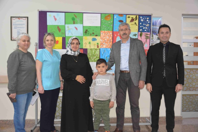 7 Yaşındaki Ömür Asaf'ın Hastane Duvarlarını Sanatla Dolduran Resim Sergisi