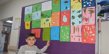 7-yasindaki-omur-asafin-hastane-duvarlarini-sanatla-dolduran-resim-sergisi-Ltb5hi27.jpg