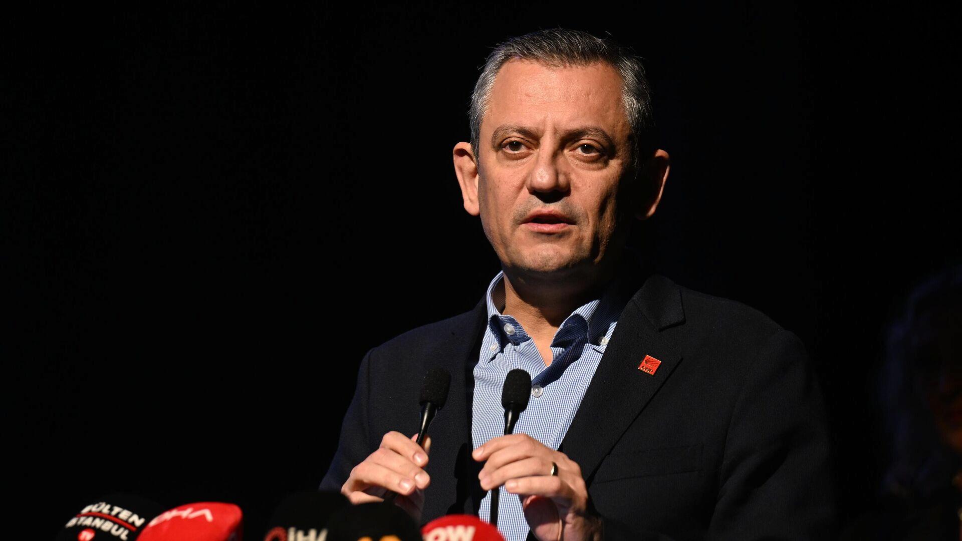 abdulkadir-selvi-chp-neden-oy-kaybediyor-diye-sordu-ozgur-ozel-chpyi-eritiyor-jO5Qu9p8.jpg