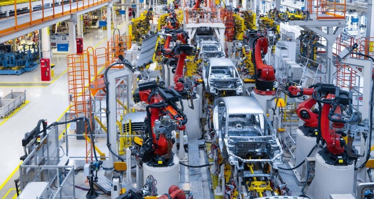 alman-otomotiv-devi-turkiyeden-cekildi-togg-ford-otosan-ve-tofasta-biraktigi-izler-Cf3wjKyF.jpg